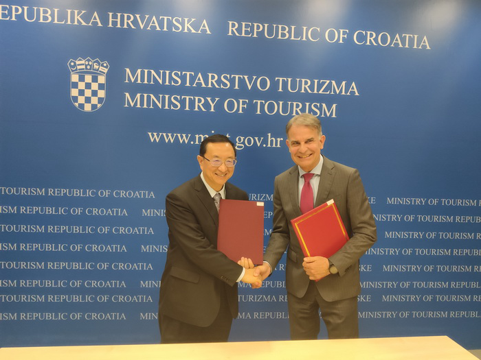 中克兩國(guó)旅游部門(mén)簽署《中華人民共和國(guó)文化和旅游部與克羅地亞共和國(guó)旅游部關(guān)于專項(xiàng)旅游合作的諒解備忘錄》(圖1)